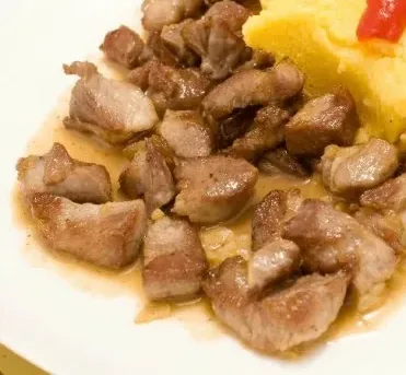 Pomana porcului cu mămăliguță