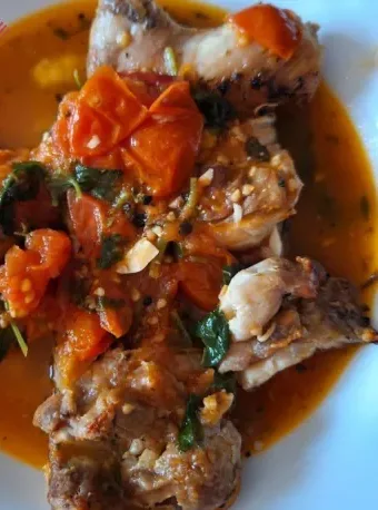Saramură de pui, 2 kg — imagine de prezentare, mâncare gătită livrată în București